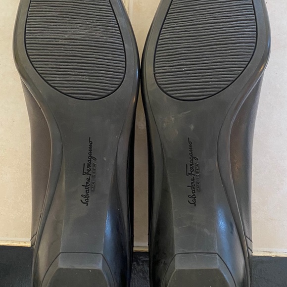 Salvatore Ferragamo women’s size 7 1/2 3A - Picture 5 of 6